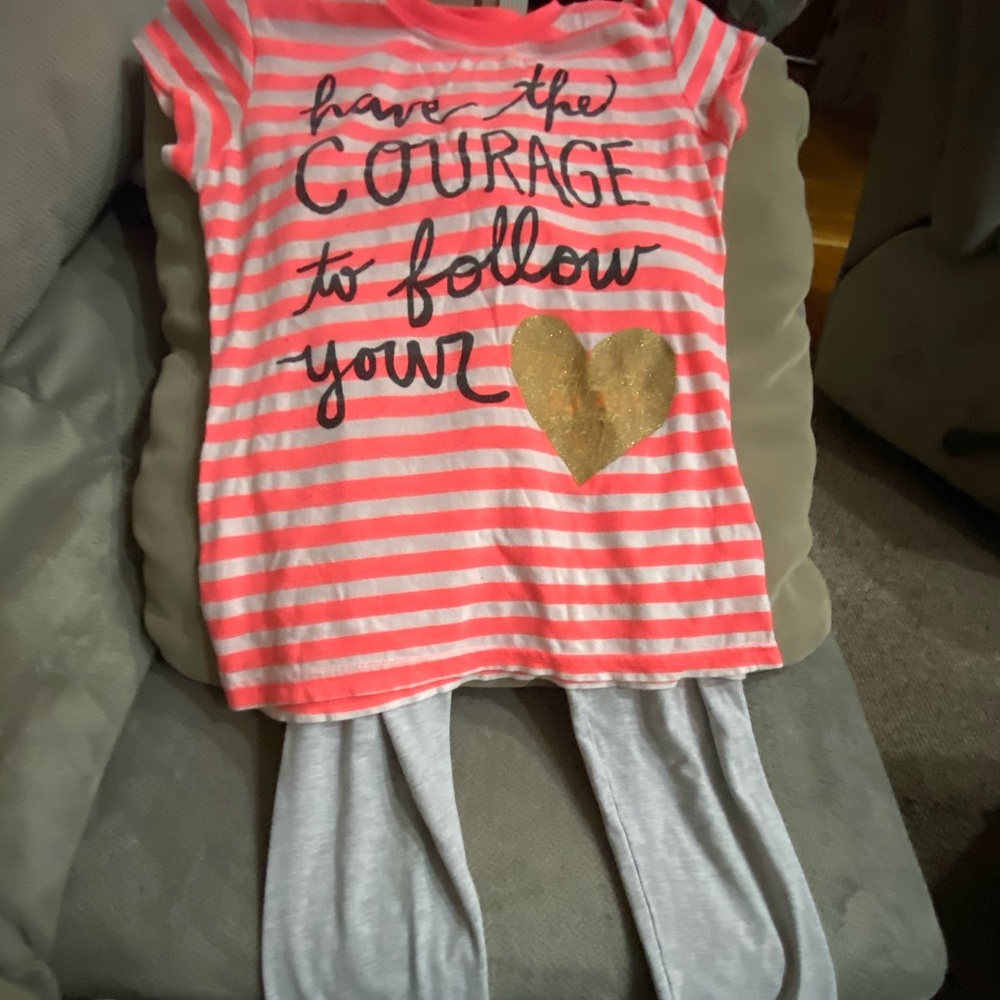 Girls size short sleeve shirt and girls leggings